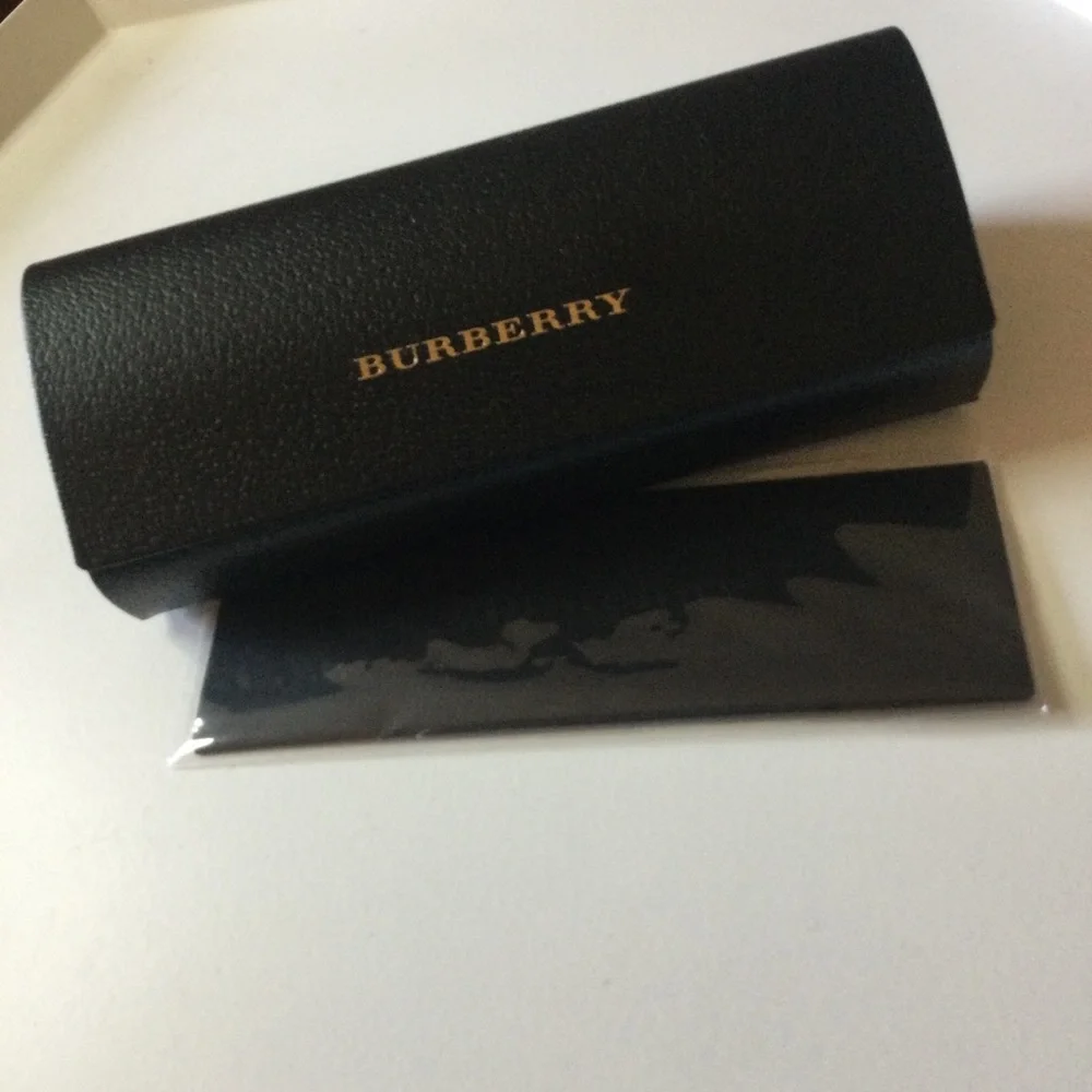 BURBERRY BLACK LEATHER SUNGLASSES CASE WITH CLEANING CLOTH